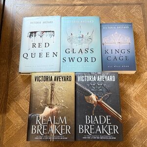 Victoria Aveyard Books